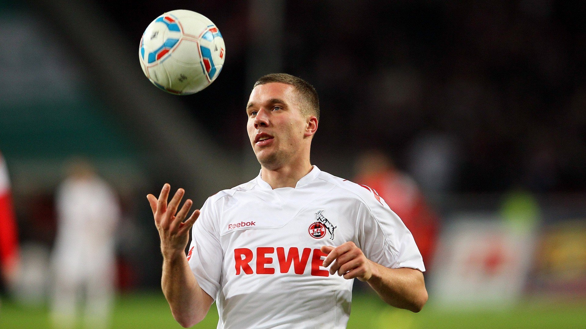 爱游戏体育-意甲赛场上演“逆袭奇迹”，意甲综述