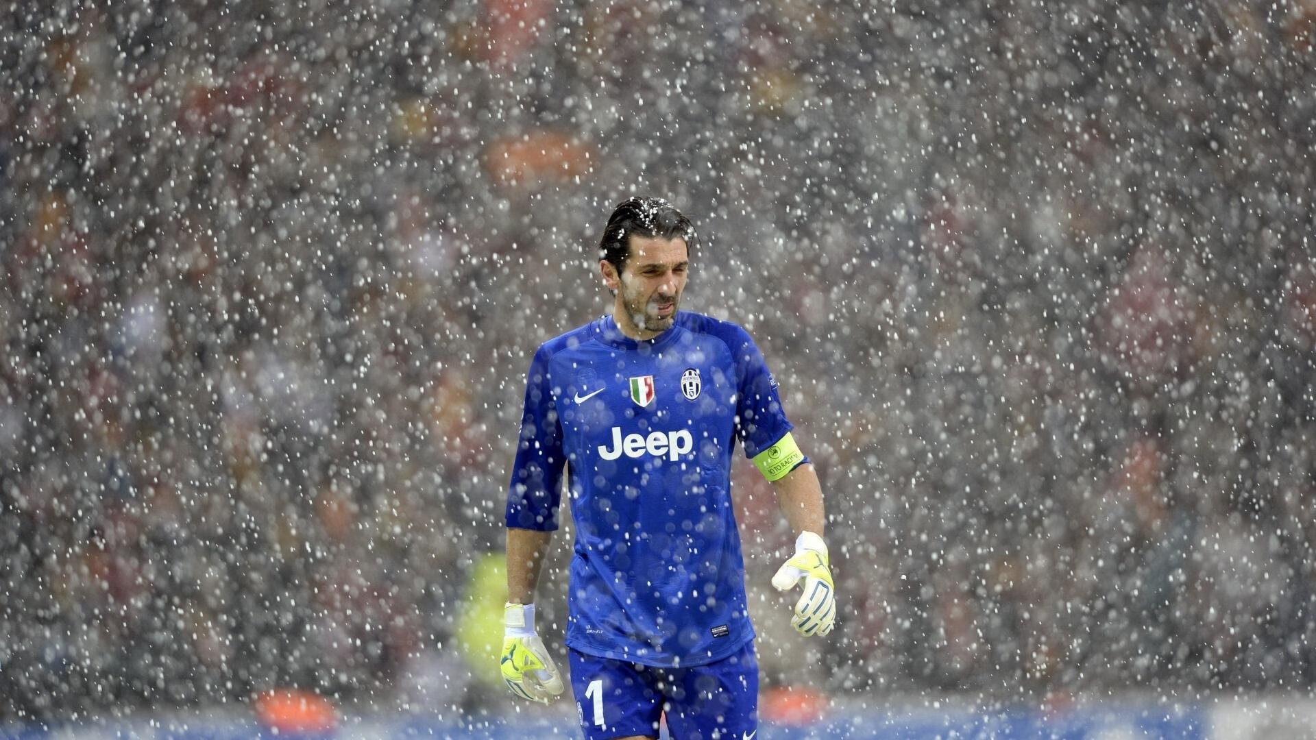 足球产业背后：投资创新推动联赛升级，足球产业规模